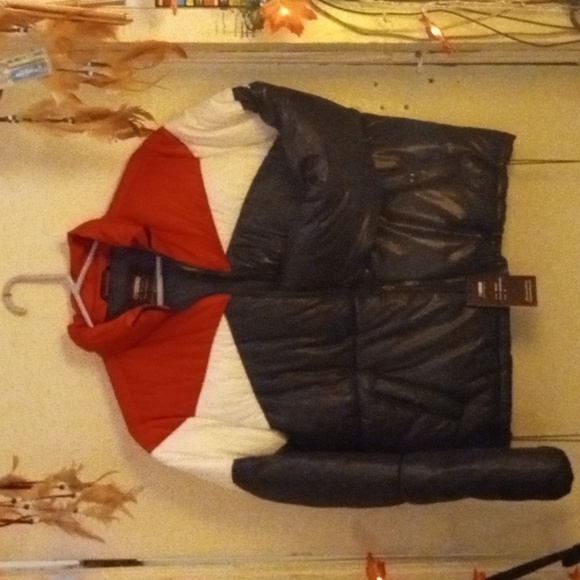 CI SONO Size M in Mens. Color's are Red,White & Navy. Zips Up with two side hand - Picture 7 of 8